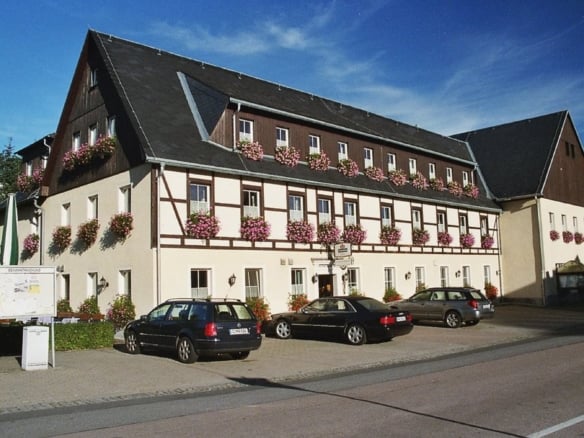 Hochzeit auf Burgruine im Erzgebirge